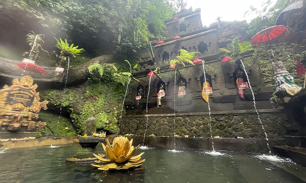 Pura Taman Pecampuhan Sala